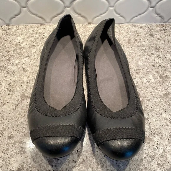 STUART WEITZMAN GIVEABLE BLACK LEATHER FLATS 8M - Picture 2 of 11